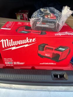 Milwaukee m18 inflator with 8ah battery new