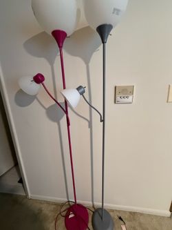✨ 2 Floor Lamps – Great Condition – Both Work Perfectly! ✨