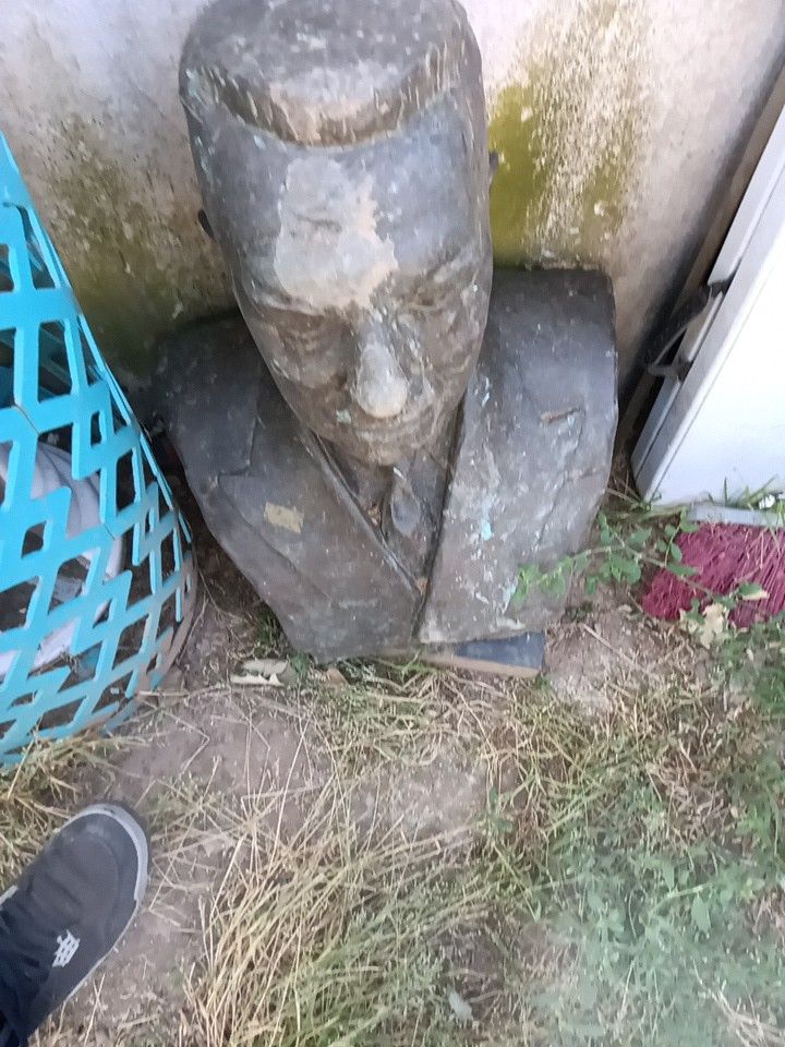 Statue