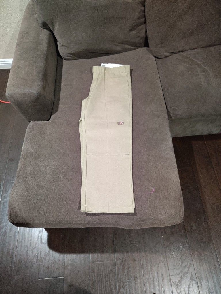 Brand New Loose Fit Khaki Dickies 34/30