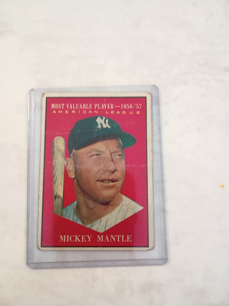 Vintage Baseball Card: Mantle