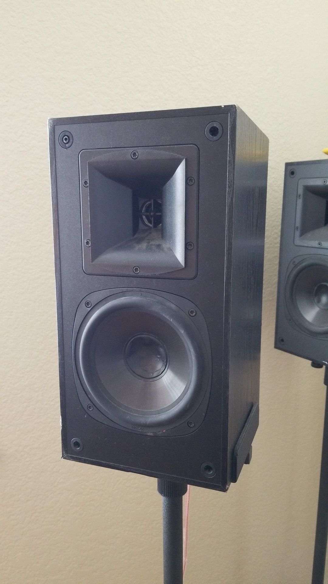 KLIPSCH Bookshelf speakers (SB1) with stand for Sale in Sacramento, CA OfferUp