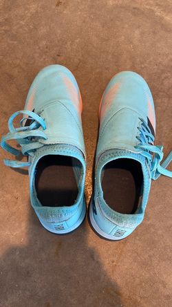 Indoor soccer shoes for youth_New Balance Furon_US 4