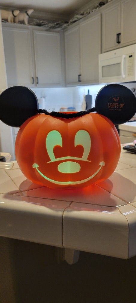 DISNEY MICKEY MOUSE CANDY PUMPKIN