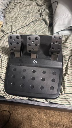 Logitech G923 Racing wheel and Pedals