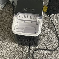 Ice Maker For Sale! $20