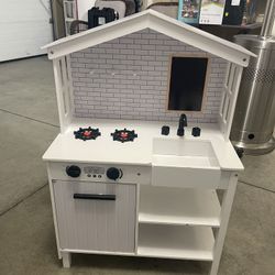 Toy Kitchen And Toys ! 