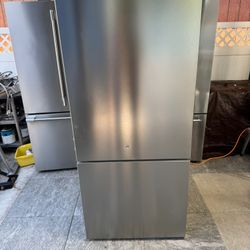 Bloomberg refrigerator 30 x 68