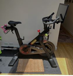 2018 Peloton Bike 2nd Gen Very Good Condition 51-200 Rides - New York, NY