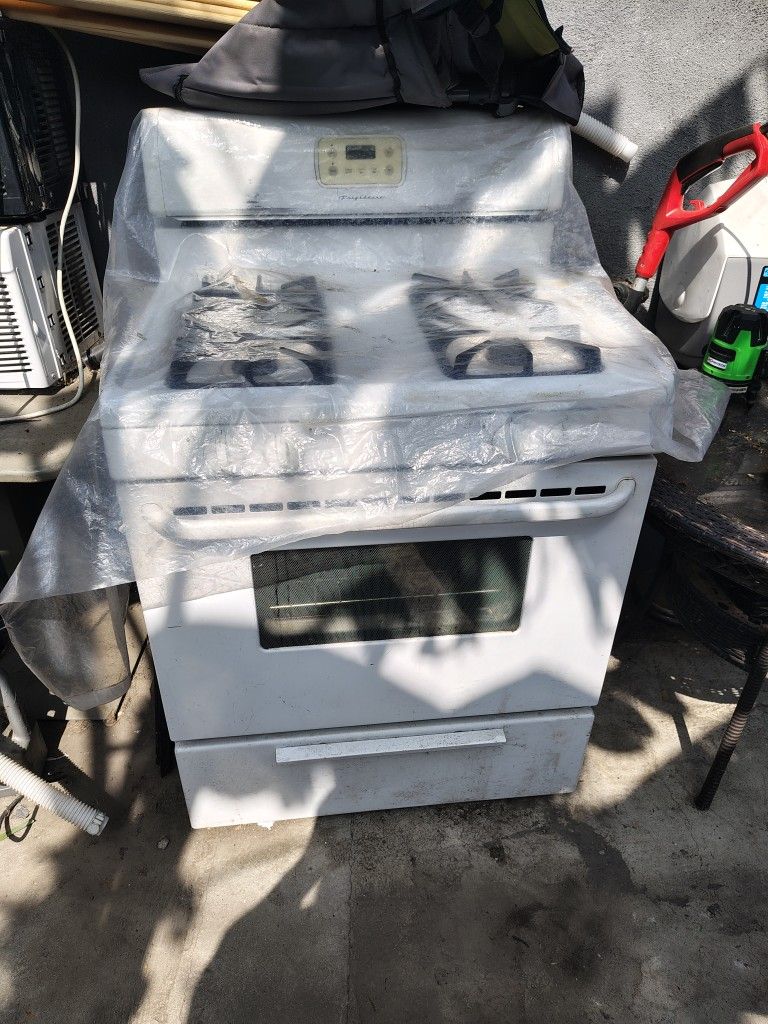 Frigidaire stove