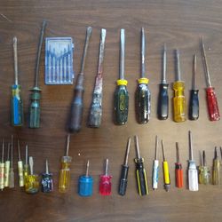 Mixed Lot of Screwdrivers (31 total)