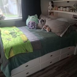 Full Bed With Lots Of Storage 