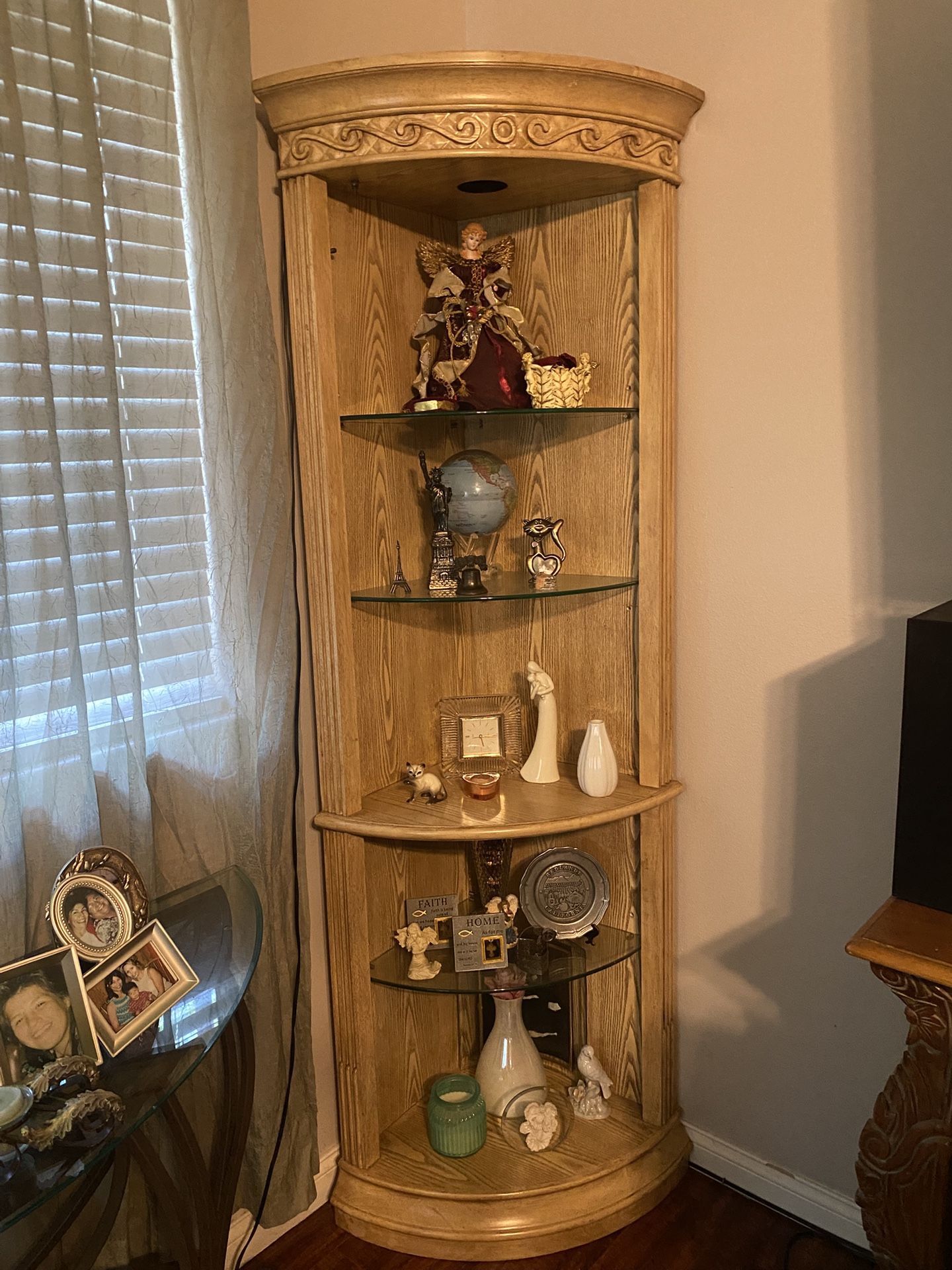 2 Corner Shelves