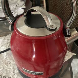 Kitchen Aid Water Kettle. Retails $99 Tax. Reduced For Quick Sale. 