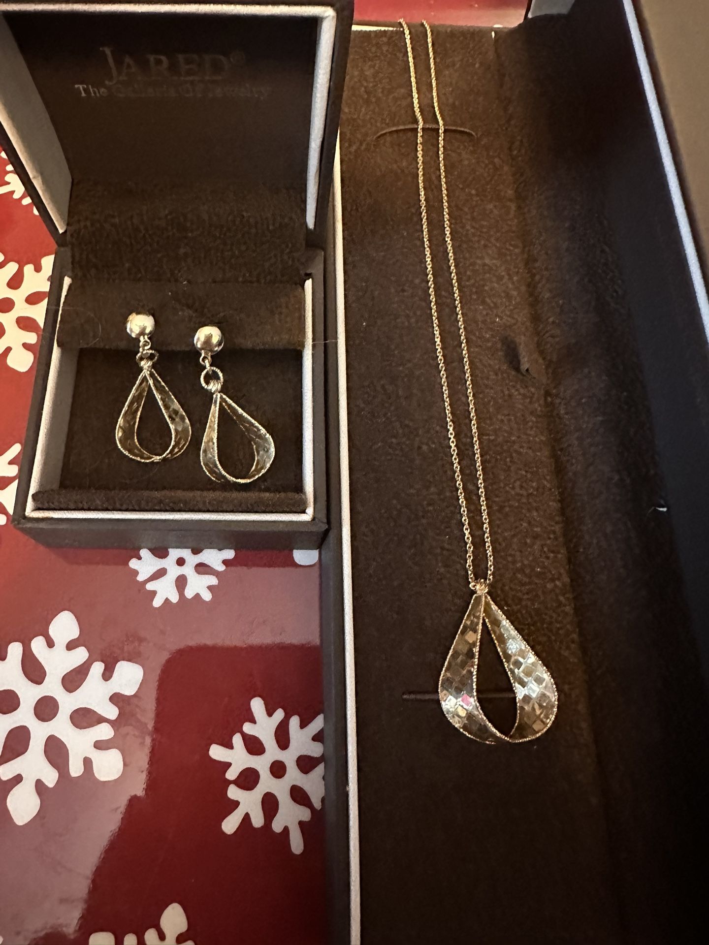 14K Gold Tear Drop Set