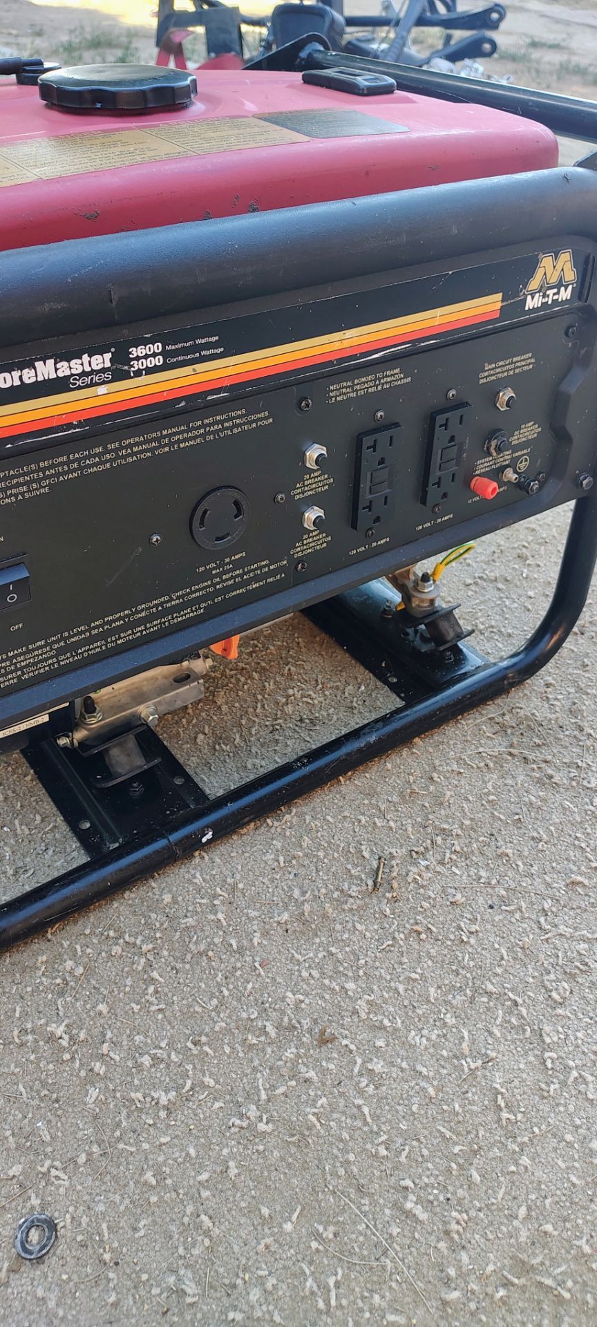 GENERADOR MI-T-M 3600 WATTS AC 120V 20A Y 30A