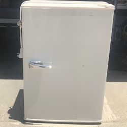 Insignia Retro Mini Fridge 
