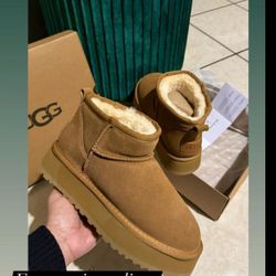 UGG Size 8/8.5us