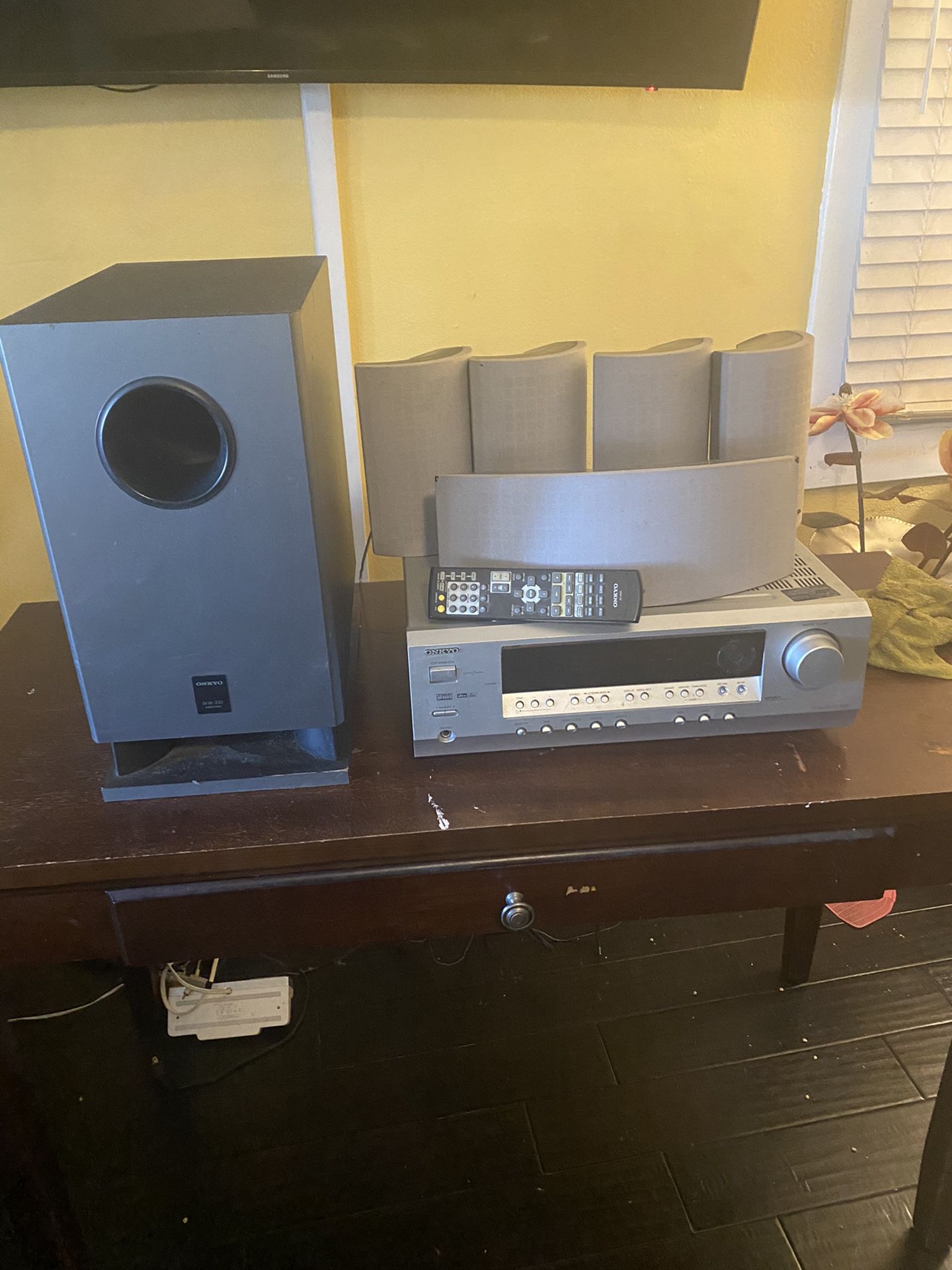 ONKYO RECEIVER + HOME THEATER