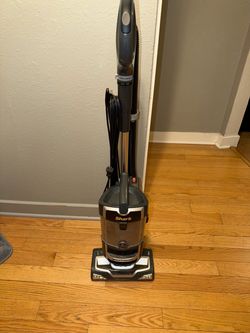 Shark Liftaway Upright Vacuum Cleaner