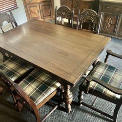 Antique Dining Table With 2 Leaves And Pads And 6 Chairs 