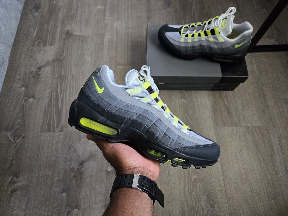 DS Nike Air Max 95 Neon (2020) Size 12