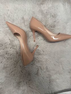 Nude pumps