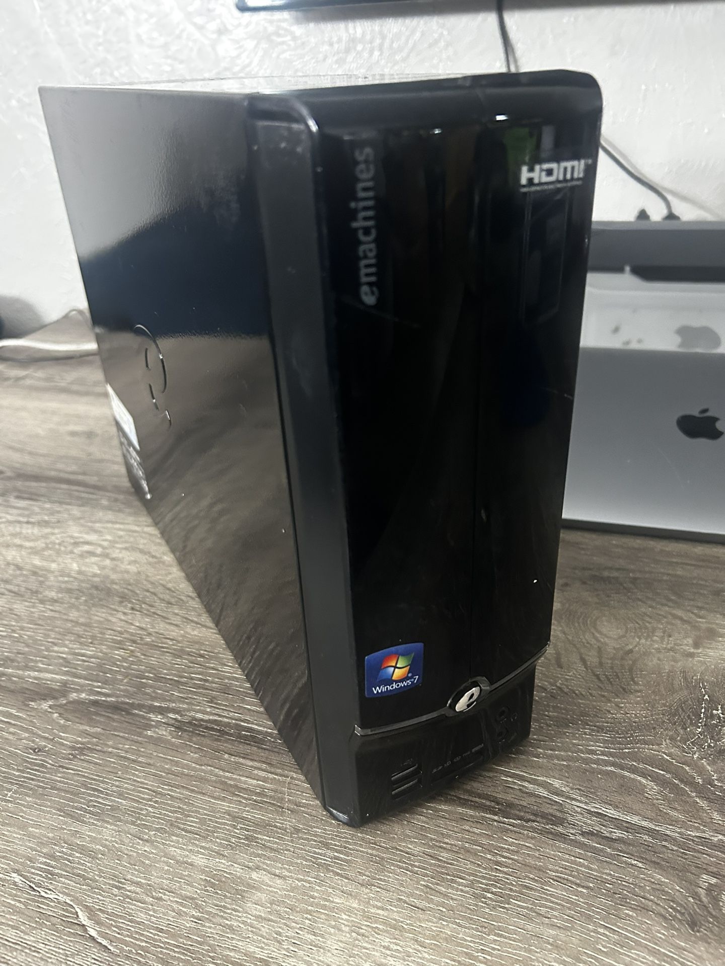 eMachines EL1360G Desktop Computer