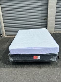 Full size Mattress and Box Spring Set with metal base