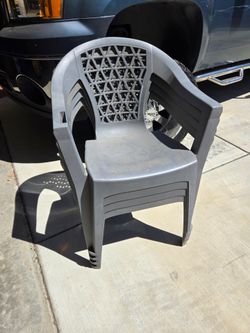 4 stackable patio chairs