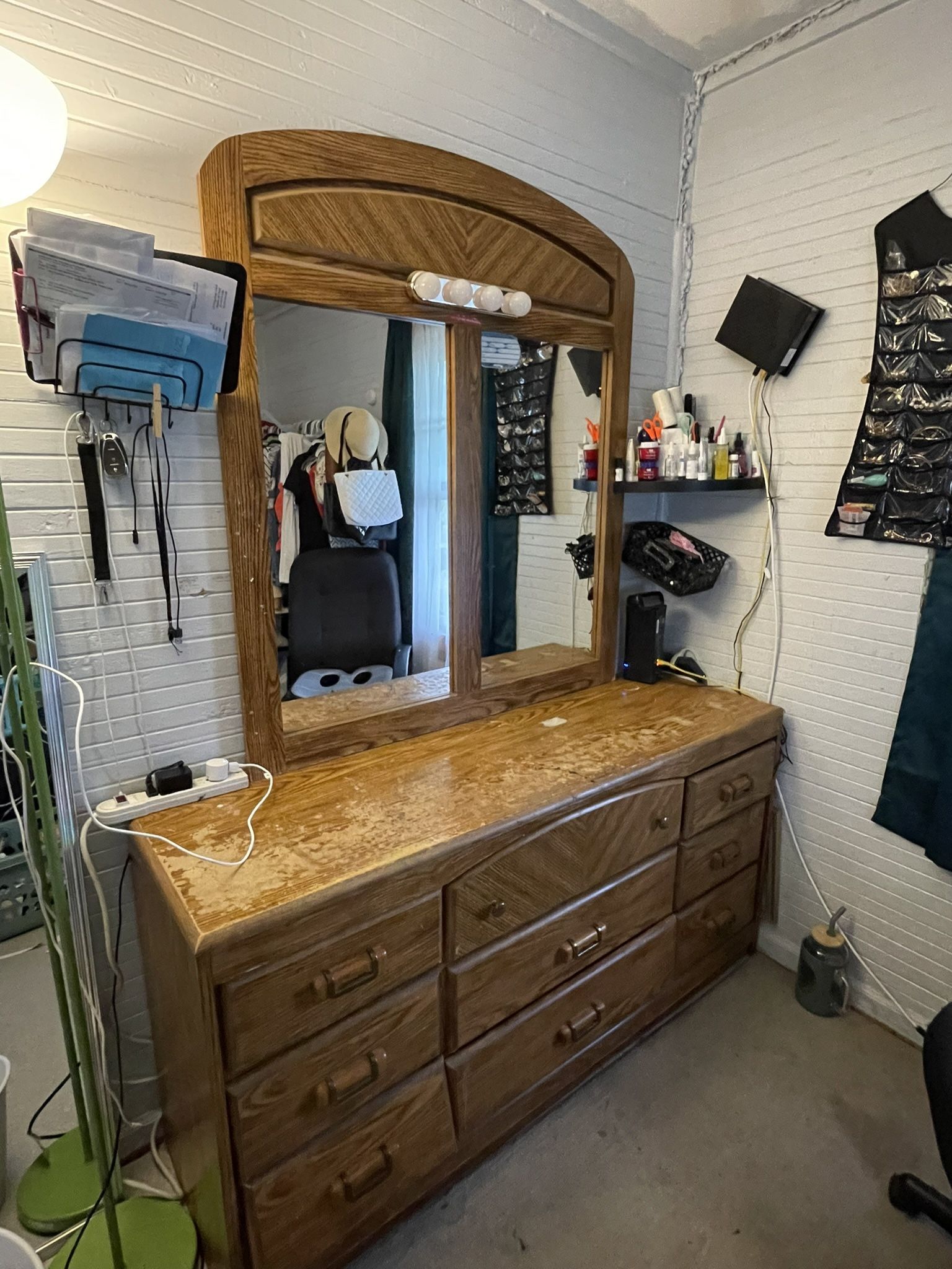 Dresser With Mirror