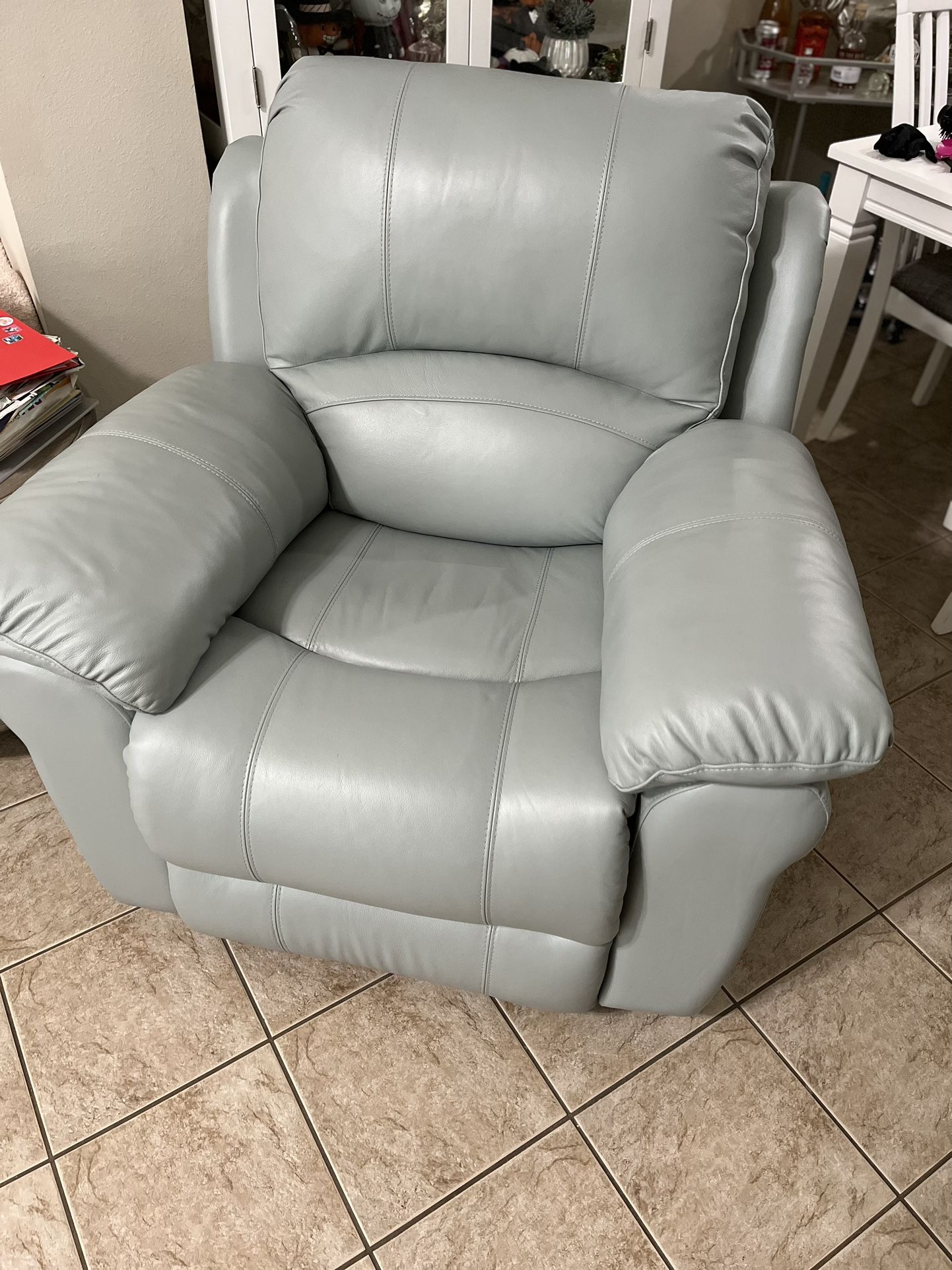 Rooms To Go Vercelli Aqua Leather Reclining Livingroom Set Sofa