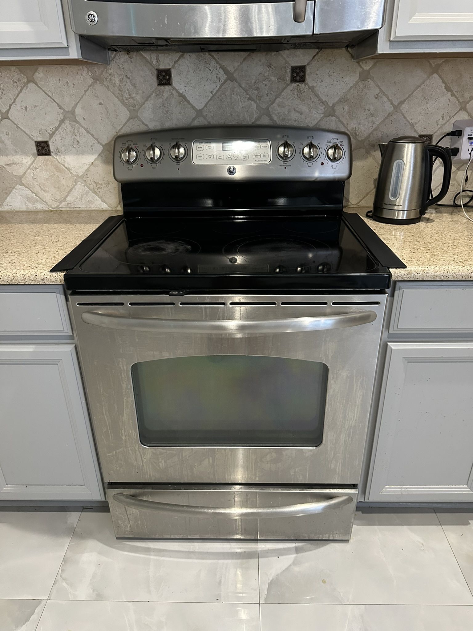 GE Electric Stove / Oven – Stainless Steel – Works Perfectly