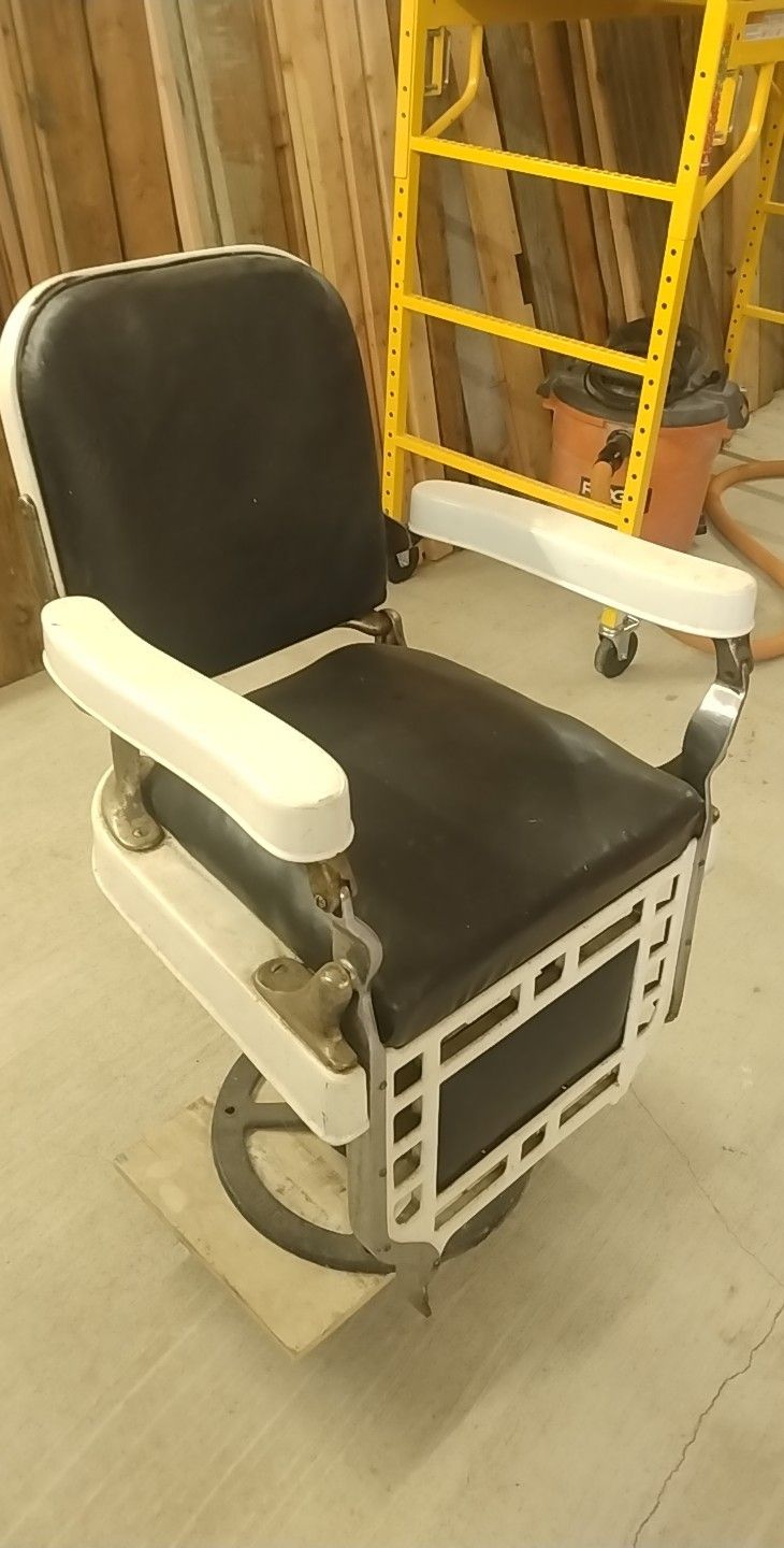 Old barber Chair $80