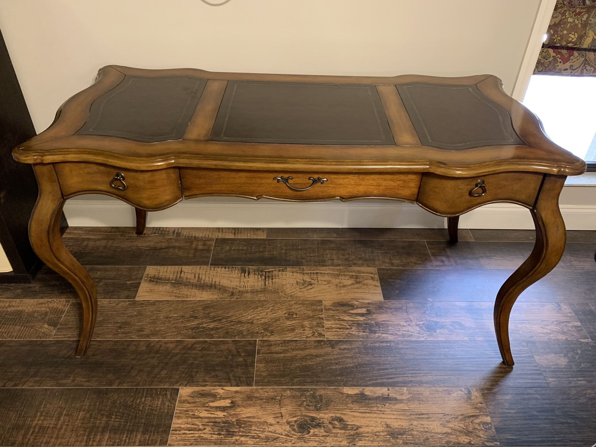 Antique Leather Top Desk Classic Queen Anne style