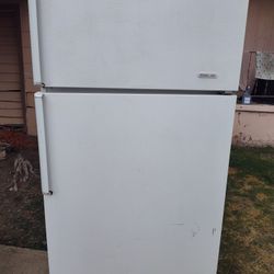 Frigidaire 18 Cubic Foot Refrigerator Freezer Fridge