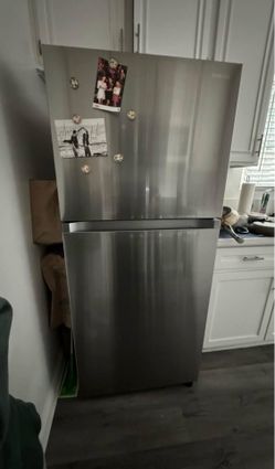 Samsung - 17.6 cu. ft. Top-Freezer Refrigerator with FlexZone - Stainless Steel