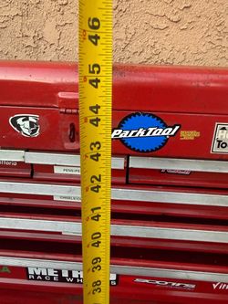 Metal tool box
