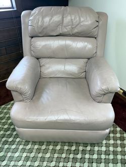 Castro Convertible Leather Recliner - Beige (Excellent Condition)
