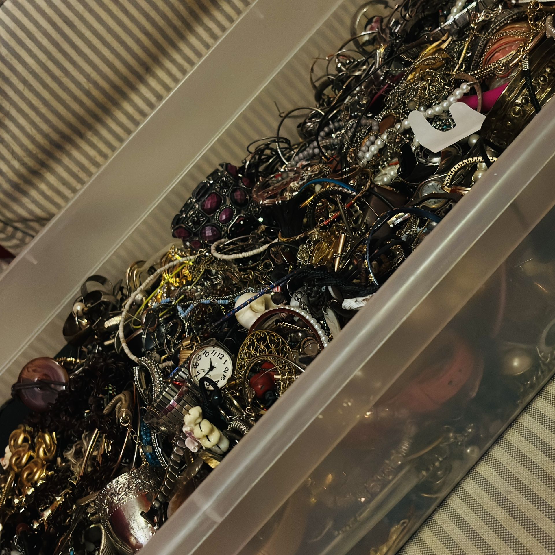 Costume jewelry for arts and crafts, or making jewel other jewelry some of it wearable most of it is wearable, random pieces, costume jewelry, bulbulk