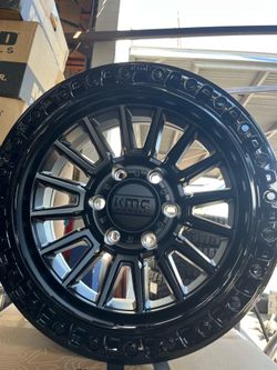 17x8.5 KM557 Mattw black Gloss Black lip 6x139.7