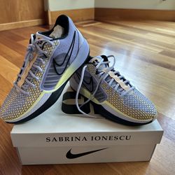  Nike Sabrina Ionescu Basketball Shoe.  Size 10. (New)