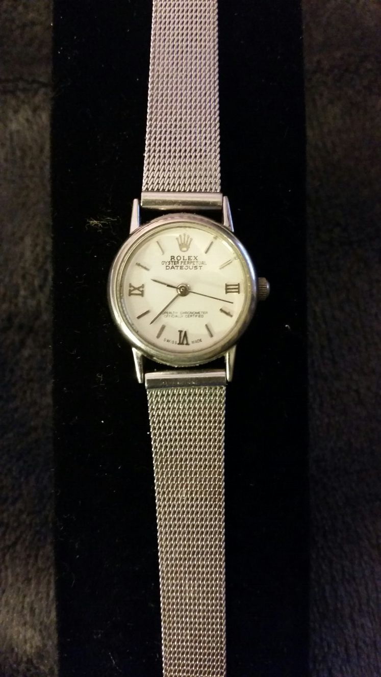 sagtmodighed gift Apparatet Women's watches for Sale in Indianapolis, IN - OfferUp