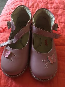 Zapatos de niña por 15 dólares talla 10 y medio