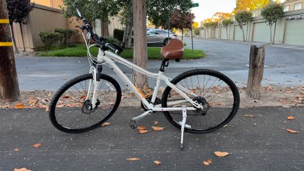 Giant Liv Rove 3 Disc Hybrid Bike – Comfort Upgrades (Ready to Ride!)