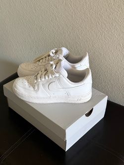 Nike Air Force 1 '07 Triple White DD8959-100 Size 7 Used