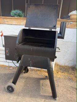 TRAEGER PELLET GRILL SMOKER USED WORKS GREAT