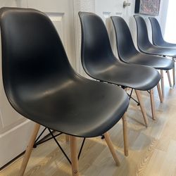 4 Black Chairs 