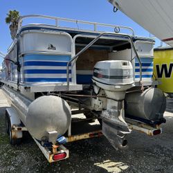 For Sale  pontoon Boat 24 Feet For 18 People 