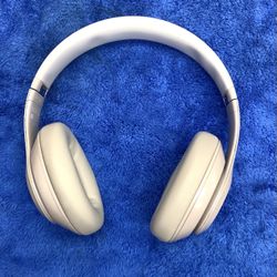 Beats By Dre Studio Pro Sandstone Wireless Headphones Earphones Head Band Bluetooth USB Music Audio Noise Cancellation SIRI 